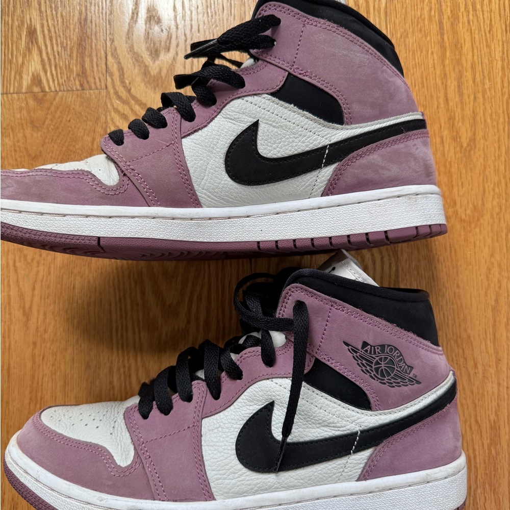 Jordan1 Mid SE Light Mulberry